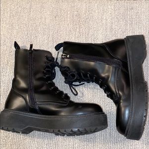 Lace up combat boots w/slight platform